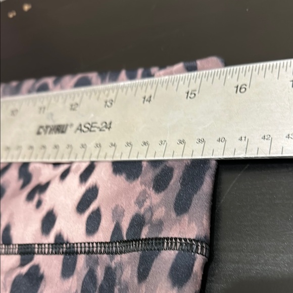 Leopard Print Women's Leggings and Sports Bra Set. Size Large - Picture 7 of 8